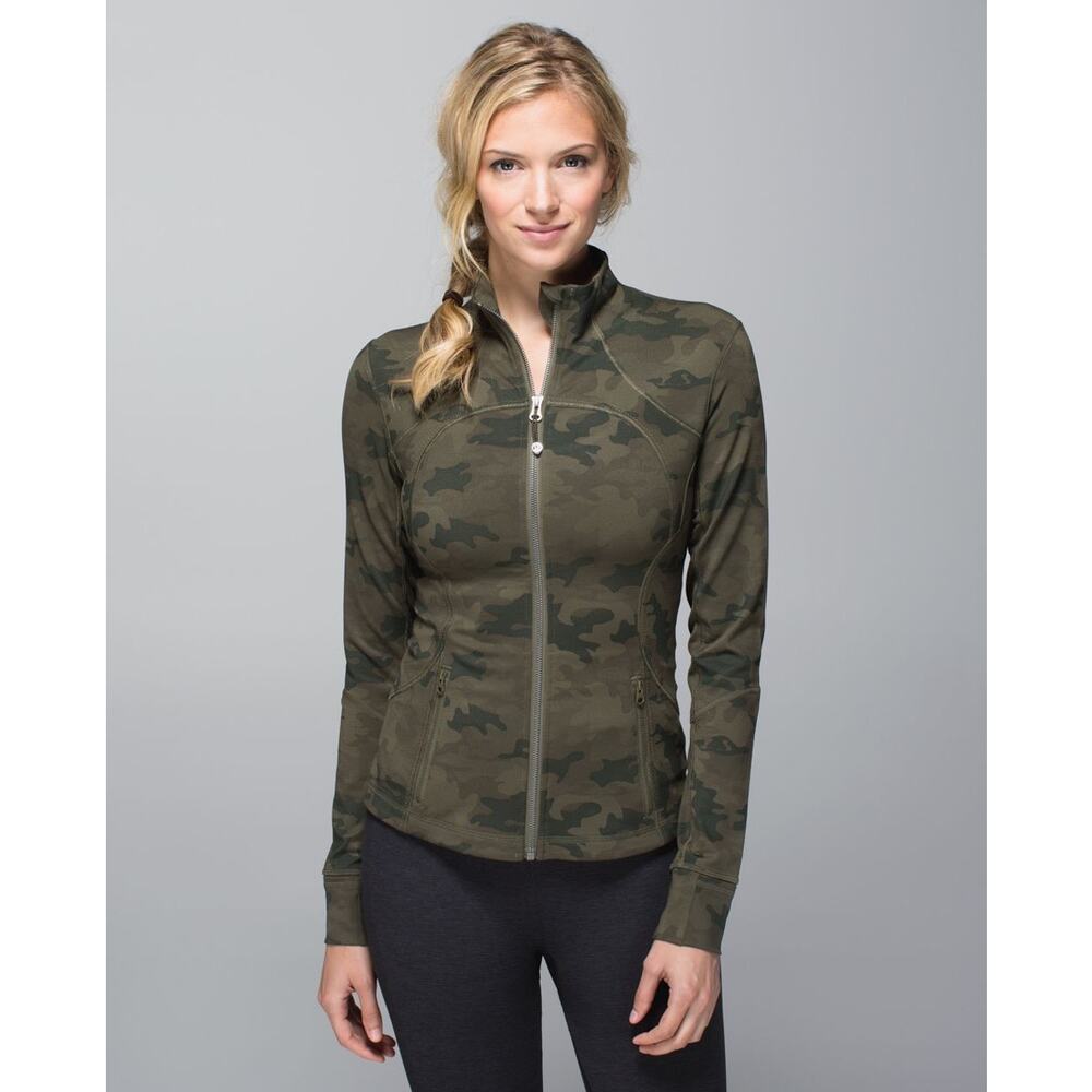 RARE! Lululemon Forme Jacket *Cuffins
Savasana Camo 20cm Fatigue Green, Size 8